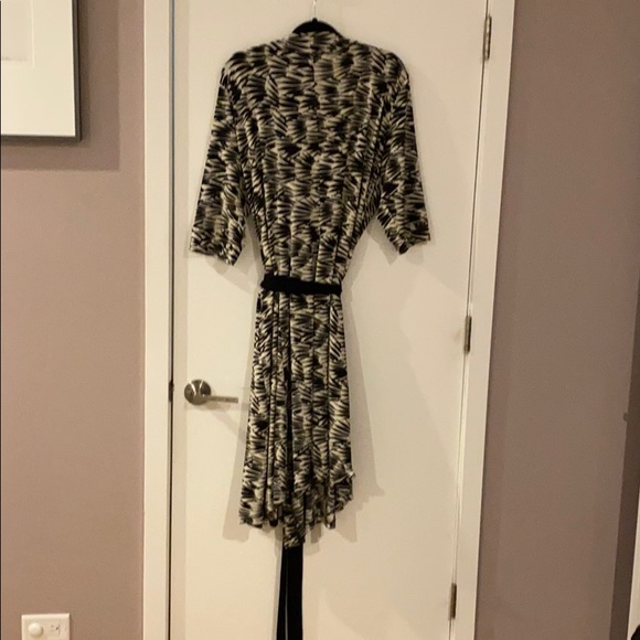 Kiyonna Essential Wrap Dress Leaf Print - Picture 2 of 7